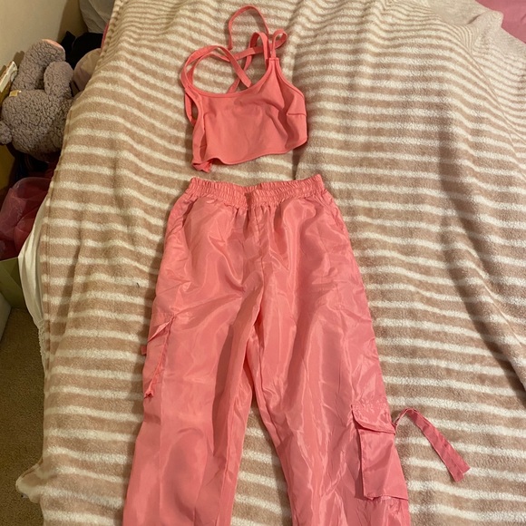 pink bra crop top and cargo pants set! - Picture 2 of 4
